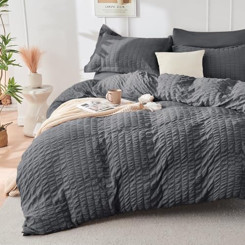HYMOKEGE Dark Grey Duvet Cover Queen Size, Ultra Soft 3-Piece Seersucker Duvet Cover Set with Zipper Closure, Soft Brushed Microfiber Bedding Set with 8 Corner Ties (90&#34;x90&#34;, 2 Pillowshams)